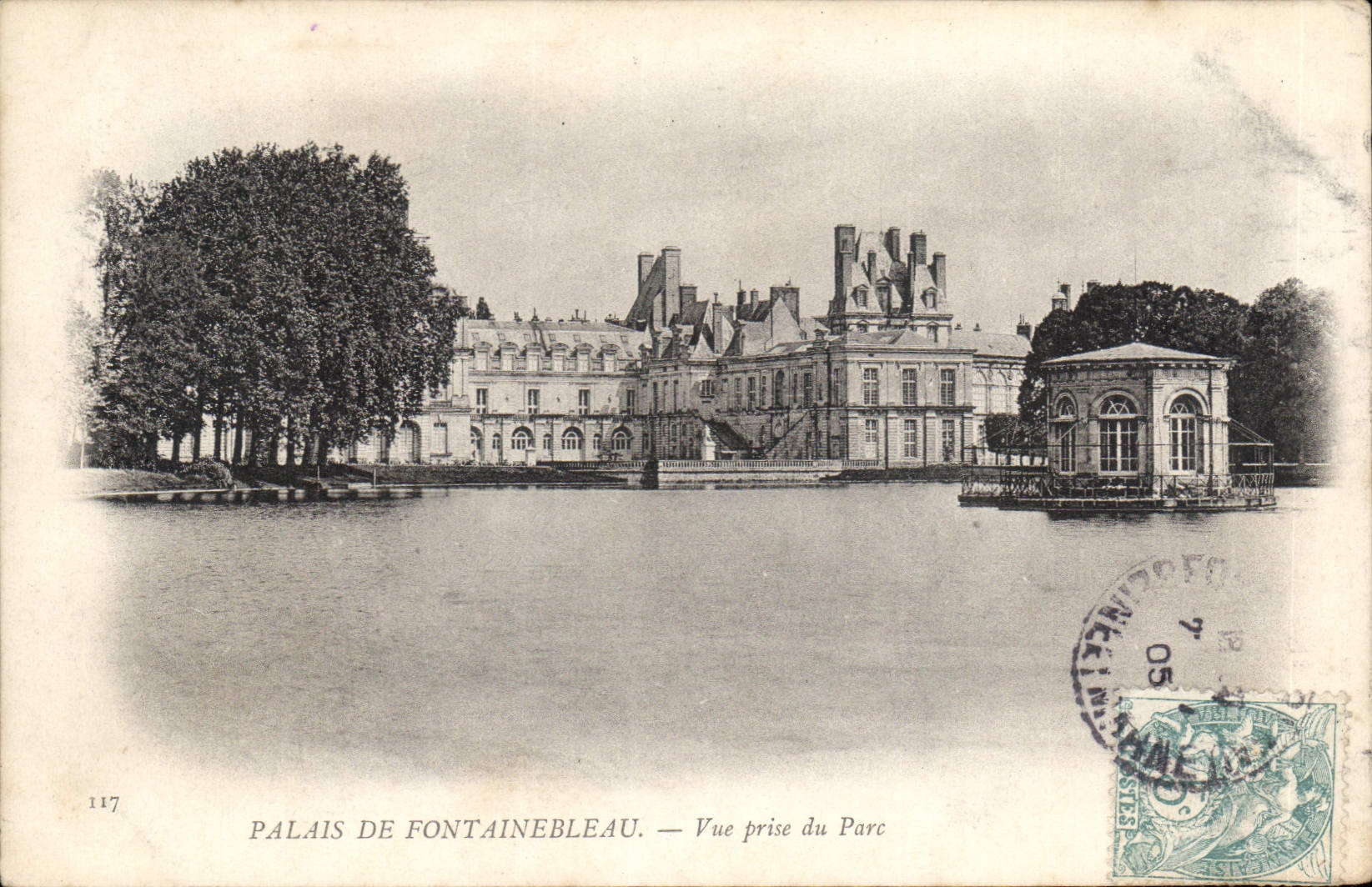 CPA Palais de Fontainebleau Vue prise du Parc 