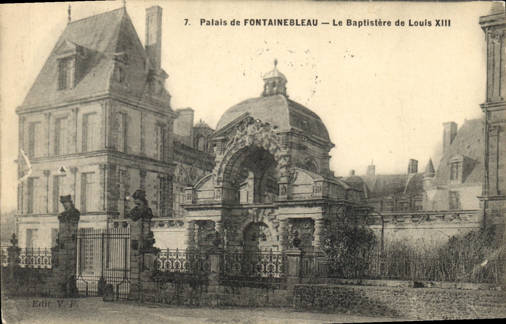 CPA Palais de Fontainebleau Le Baptistere de Louis XIII 