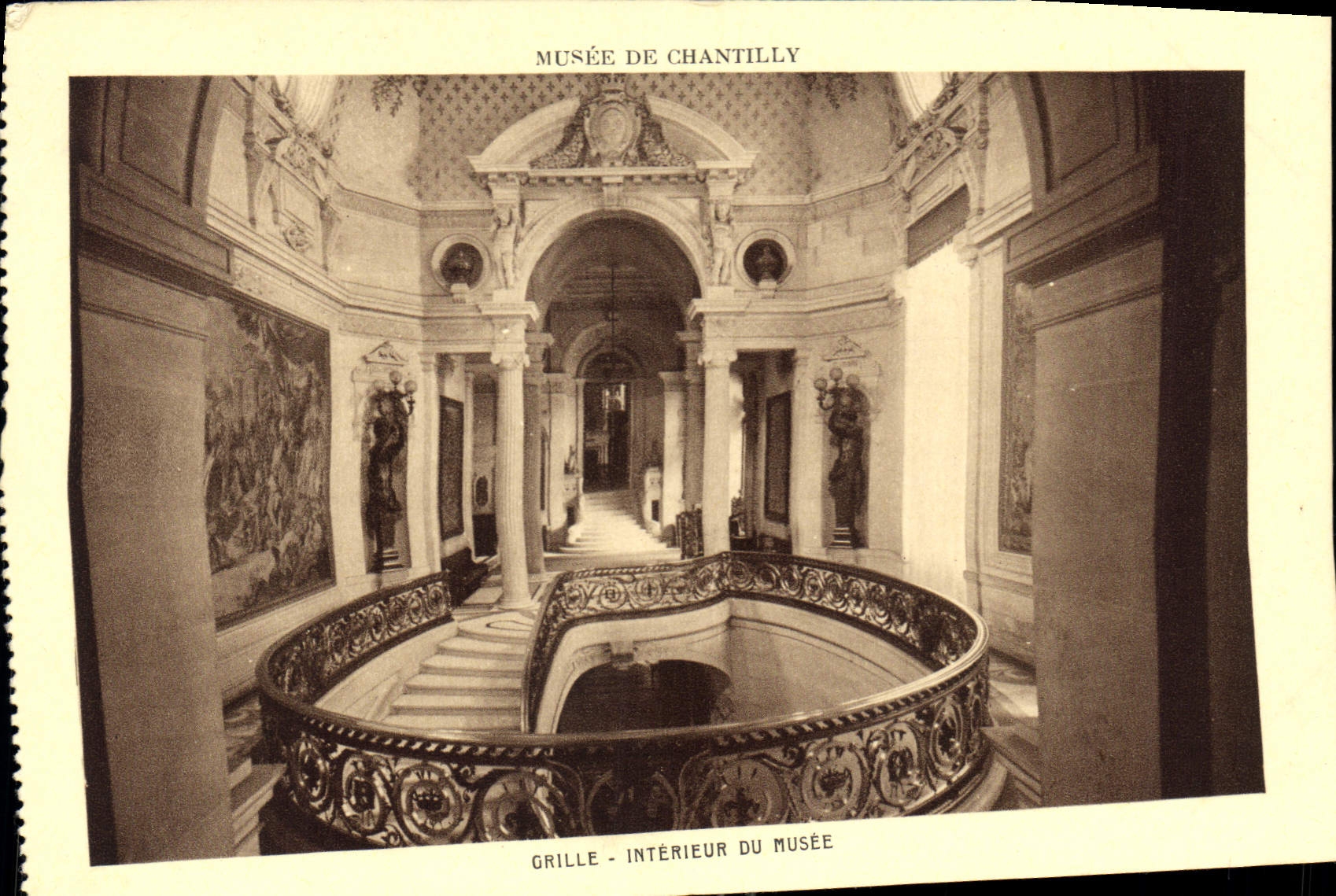 CPA Musee de Chantilly Grille Interieur du Musee 