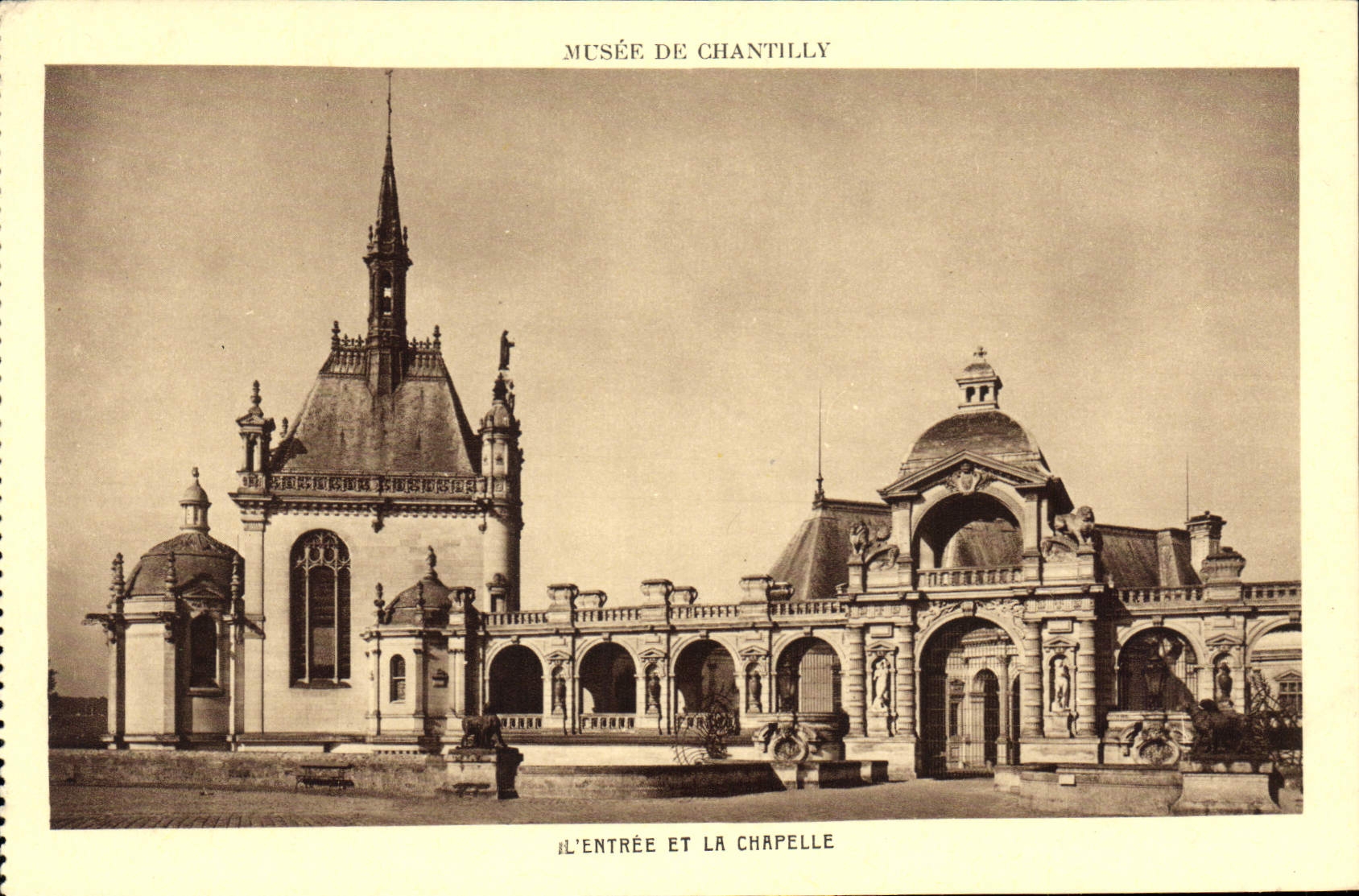 CPA Musee de Chantilly L'Entree et la Chapelle 