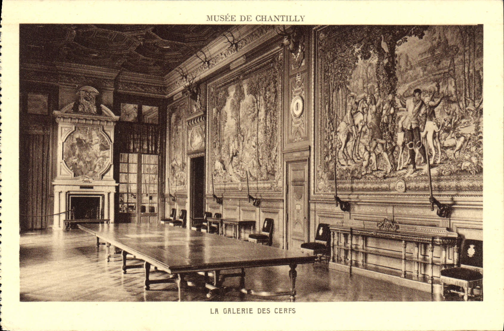CPA Musee de Chantilly La Galerie des Cerfs 