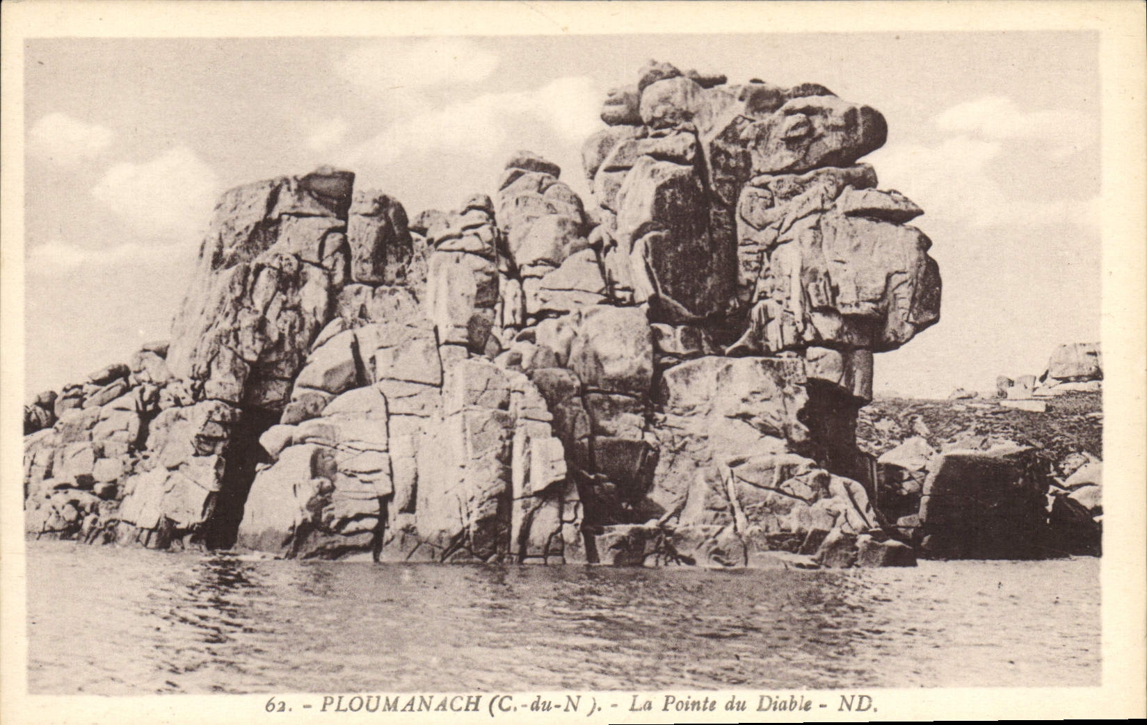 CPA Ploumanach C du N La Pointe du Diable 