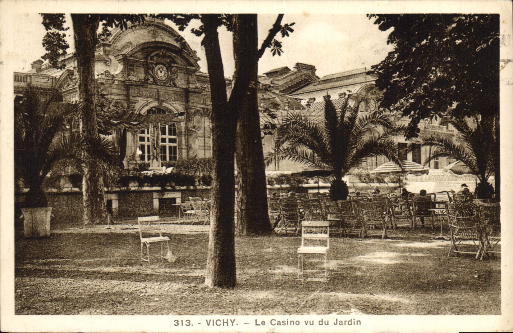 CPA Vichy Le Casino vu du Jardin 