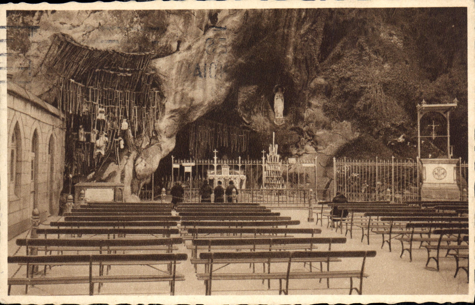 CPA Lourdes La Grotte Miraculeuse 