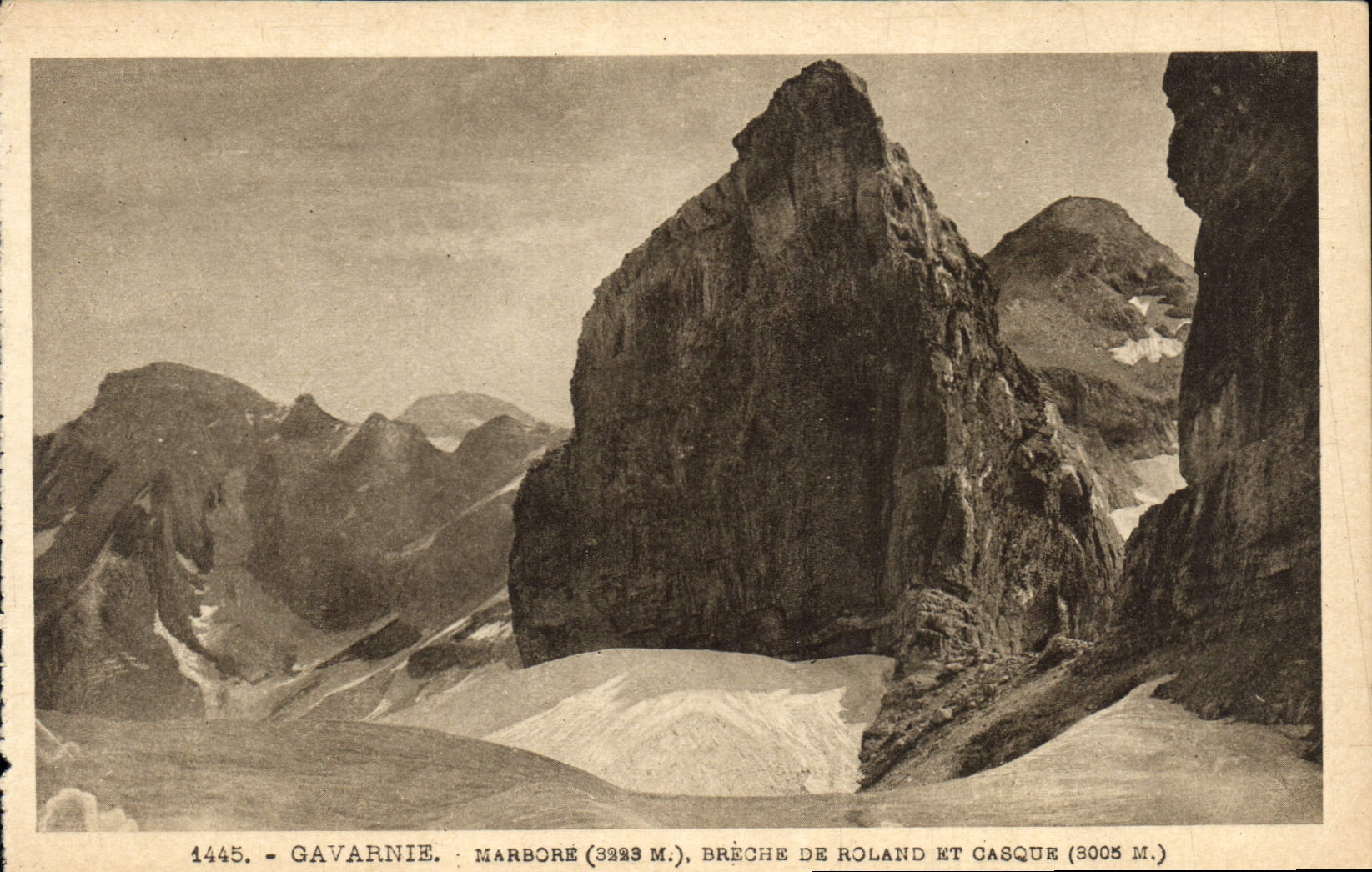 CPA Gavarnie Marbore Breche de Roland et Casque 