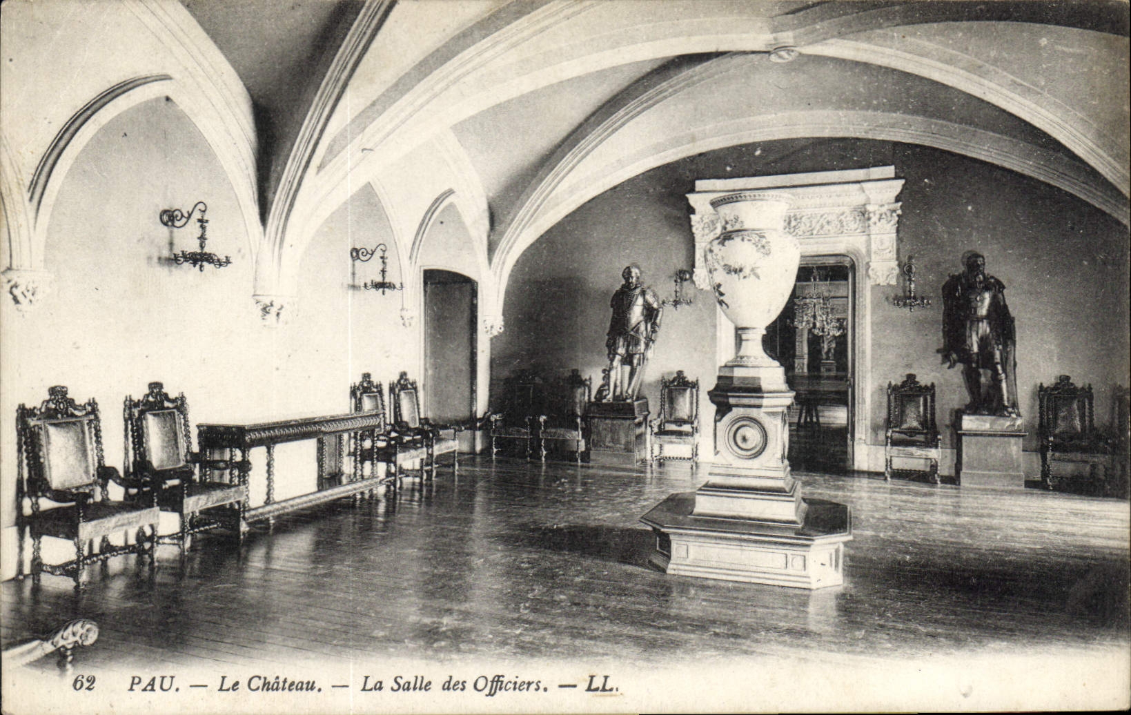 CPA Pau Le Chateau La Salle des Officiers 
