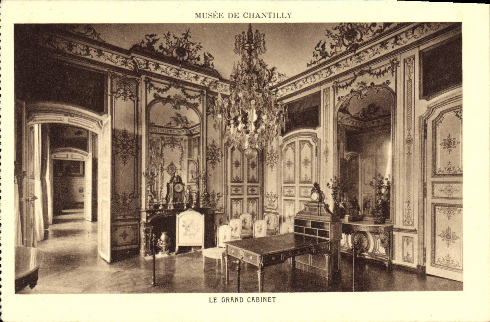 CPA Musee de Chantilly Le Grand Cabinet