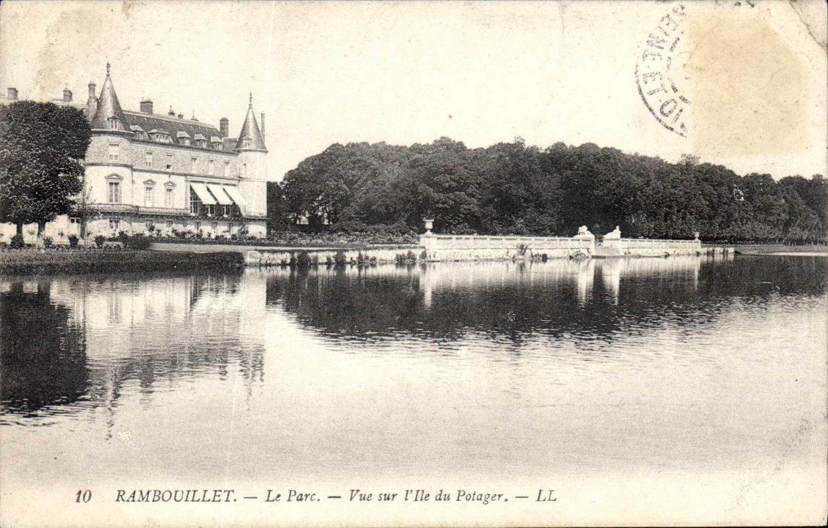 CPA Rambouillet Le Parc Vue sur I'Ile du Potager
