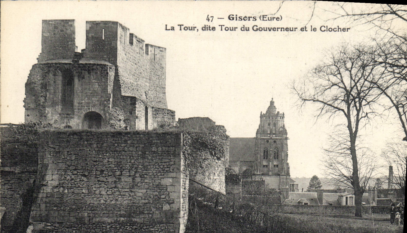 CPA Gisors Eure La Tour dite Tour du Couverneur et le Clocher