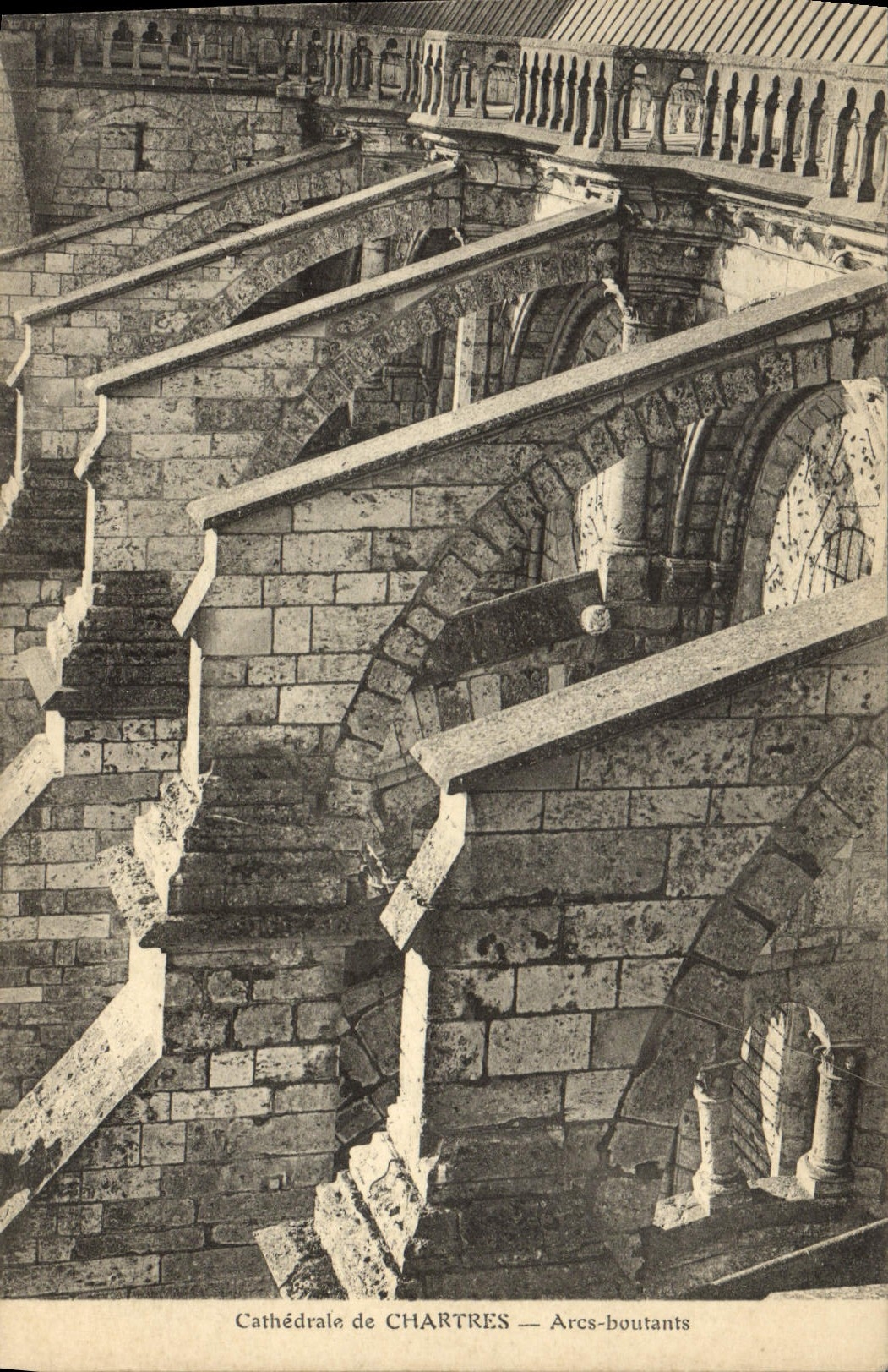 CPA Cathedrale de Chartres Arcs Boutants 