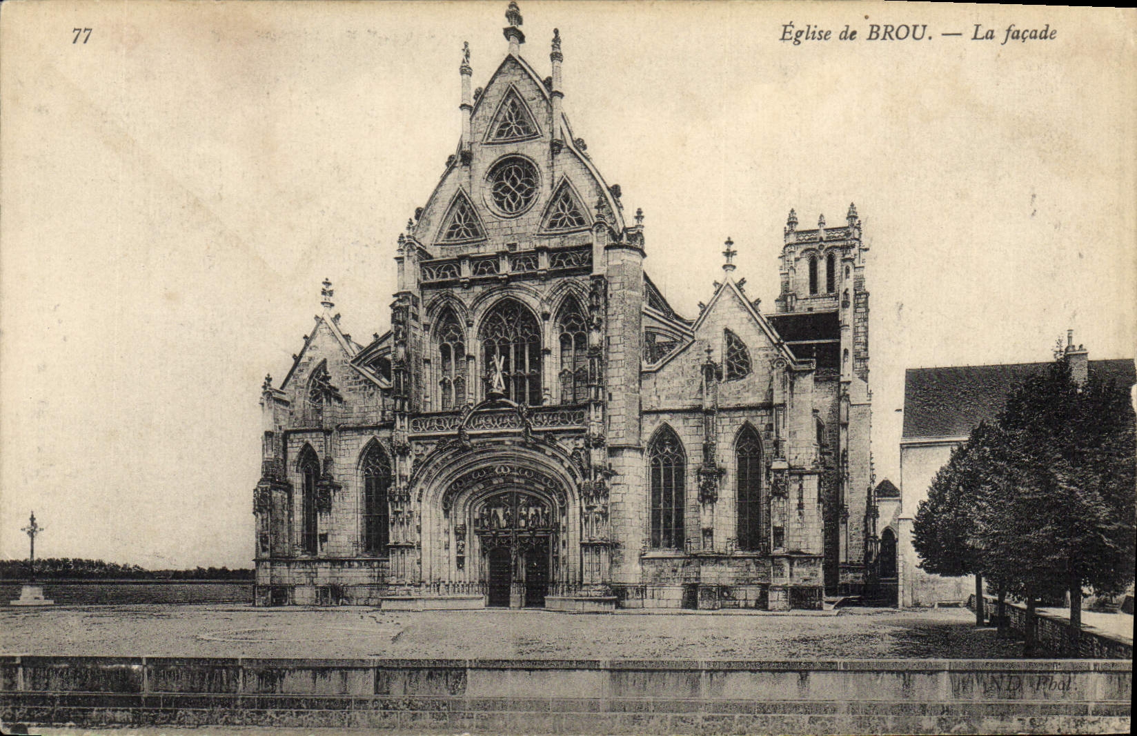 CPA Eglise de Brou La facade 
