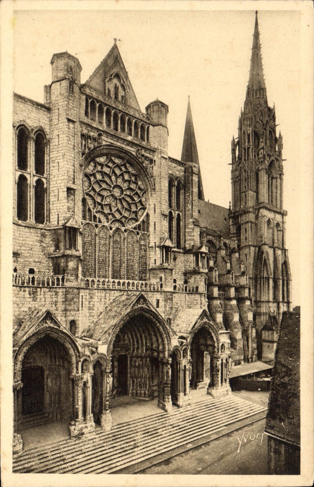 CPA Chartres Le Portail Nord et la Fleche 