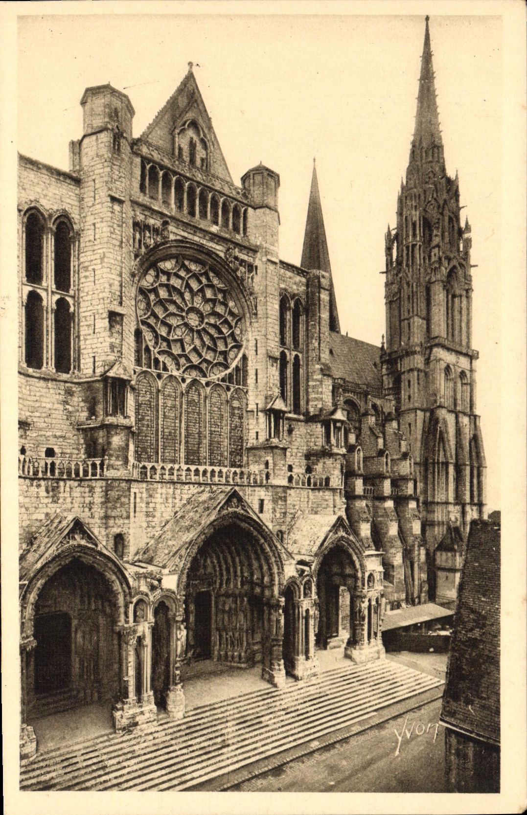 CPA Chartres Le Portail Nord et la Fleche 