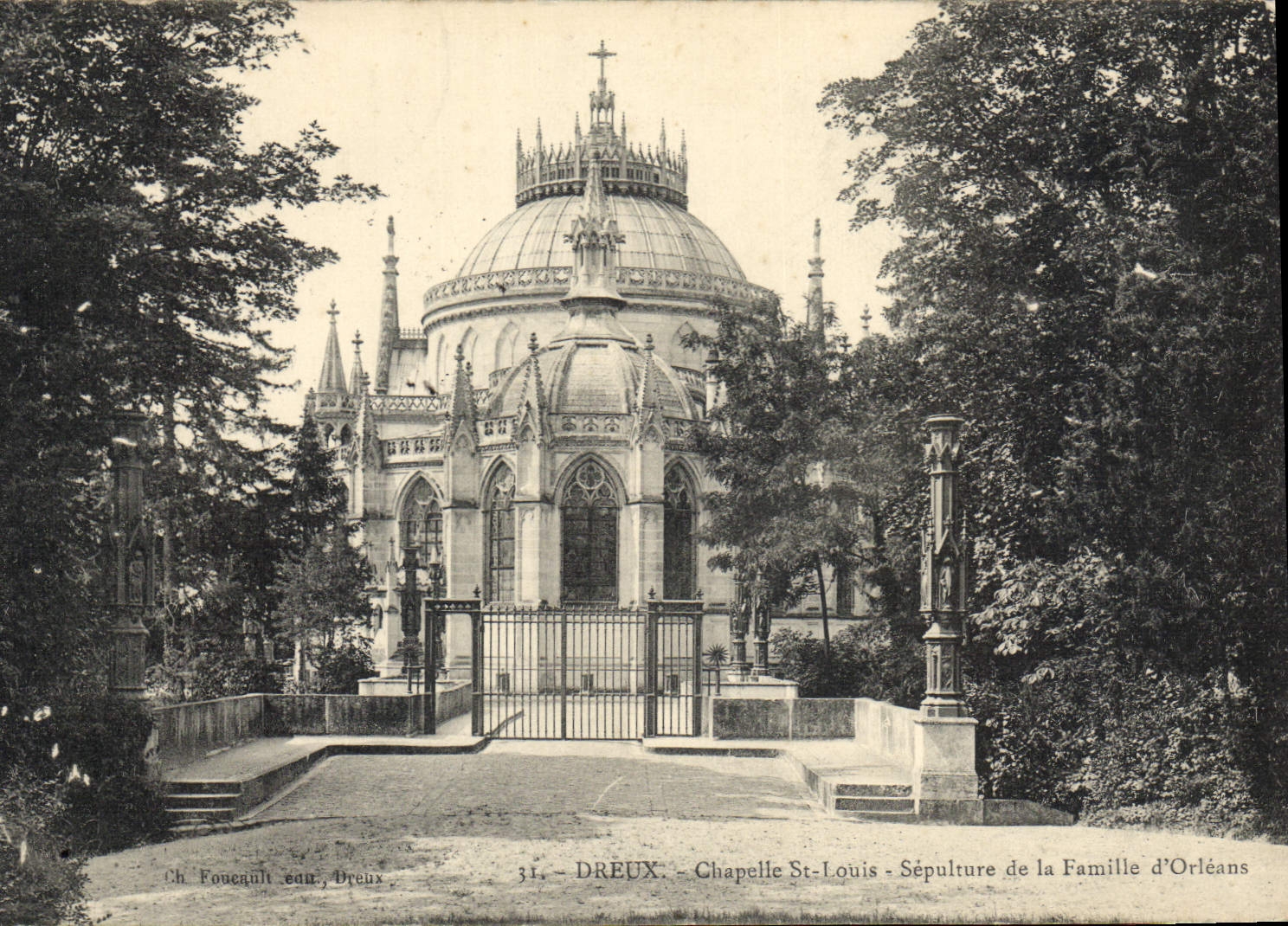 CPA Dreux Chapelle St Louis Sepulture de la Famille d'Orleans 
