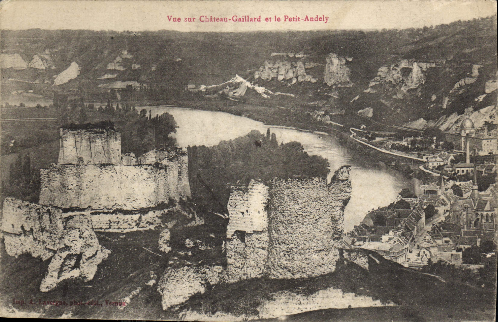 CPA Vue sur Chateau Gaillard et le Petit Andely 