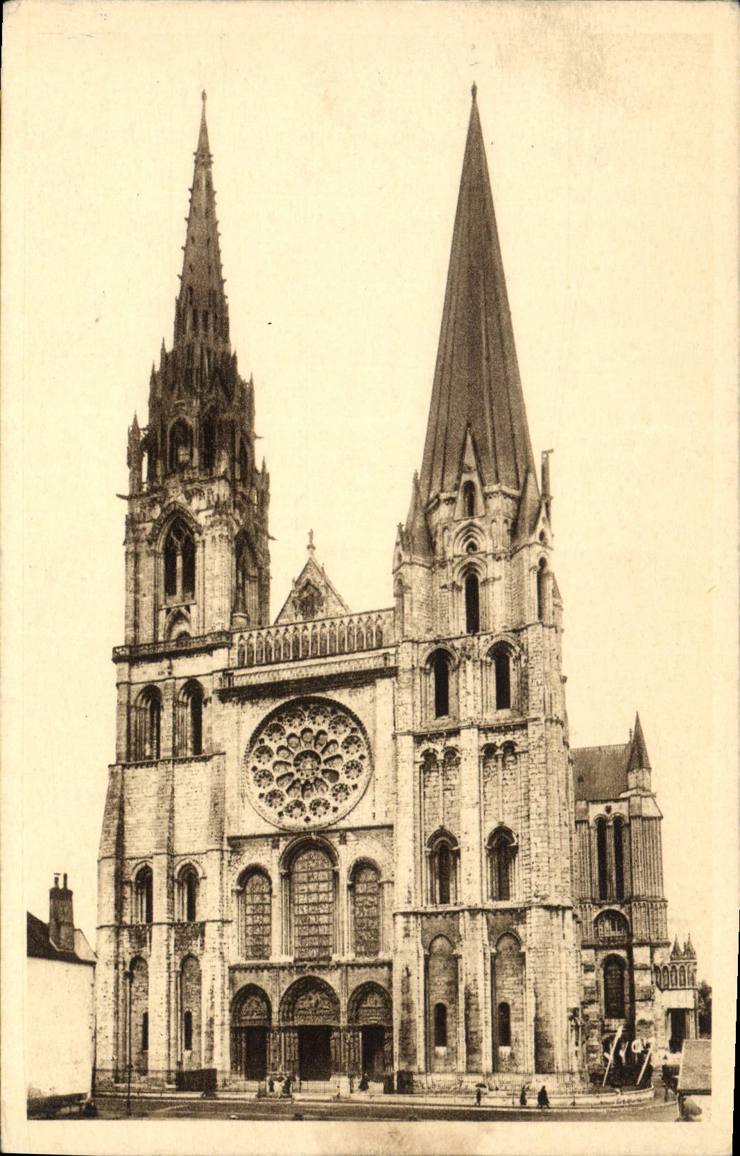 CPA Chartres Eure et Loir La Cathedrale 