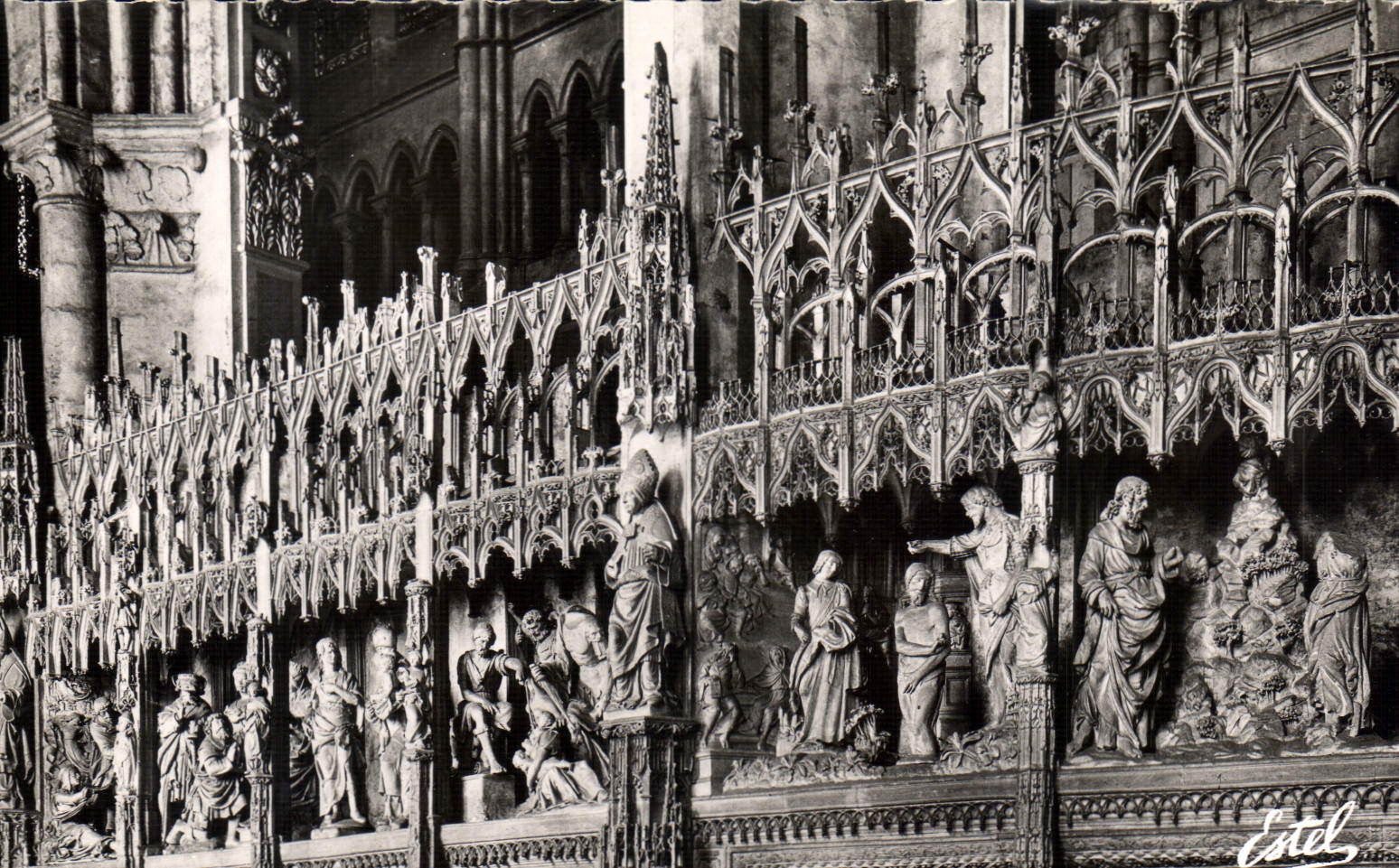 CPA La Cathedrale de Chartres Details du Pourtour du Choeur 
