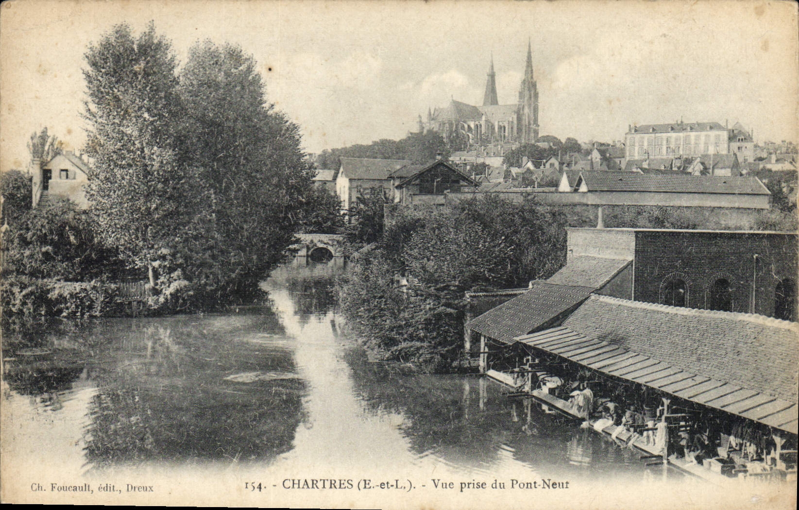 CPA Chartres E et L Vue prise du Pont Neuf Lavoir
