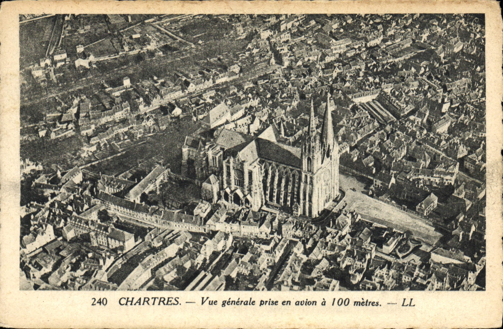 CPA Chartres Vue generale prise en avion 