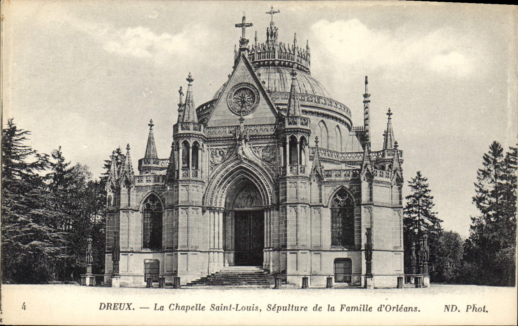 CPA Dreux La Chapelle Saint Louis Sepulture de la Familie d'Orleans 