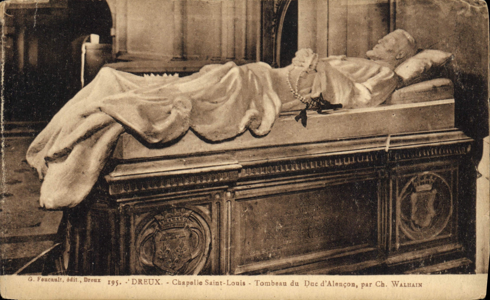 CPA Dreux Chapelle Saint Louis Tombeau du Une d'Alancon 