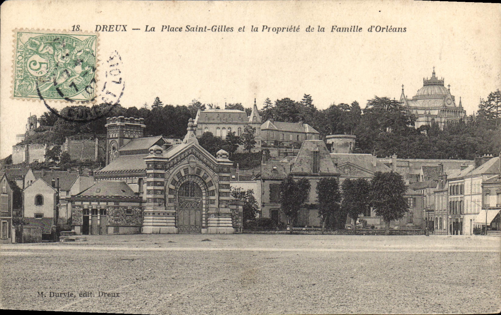 CPA Dreux La Place Saint Gilles et la Propriete de la Familie d'Orleans