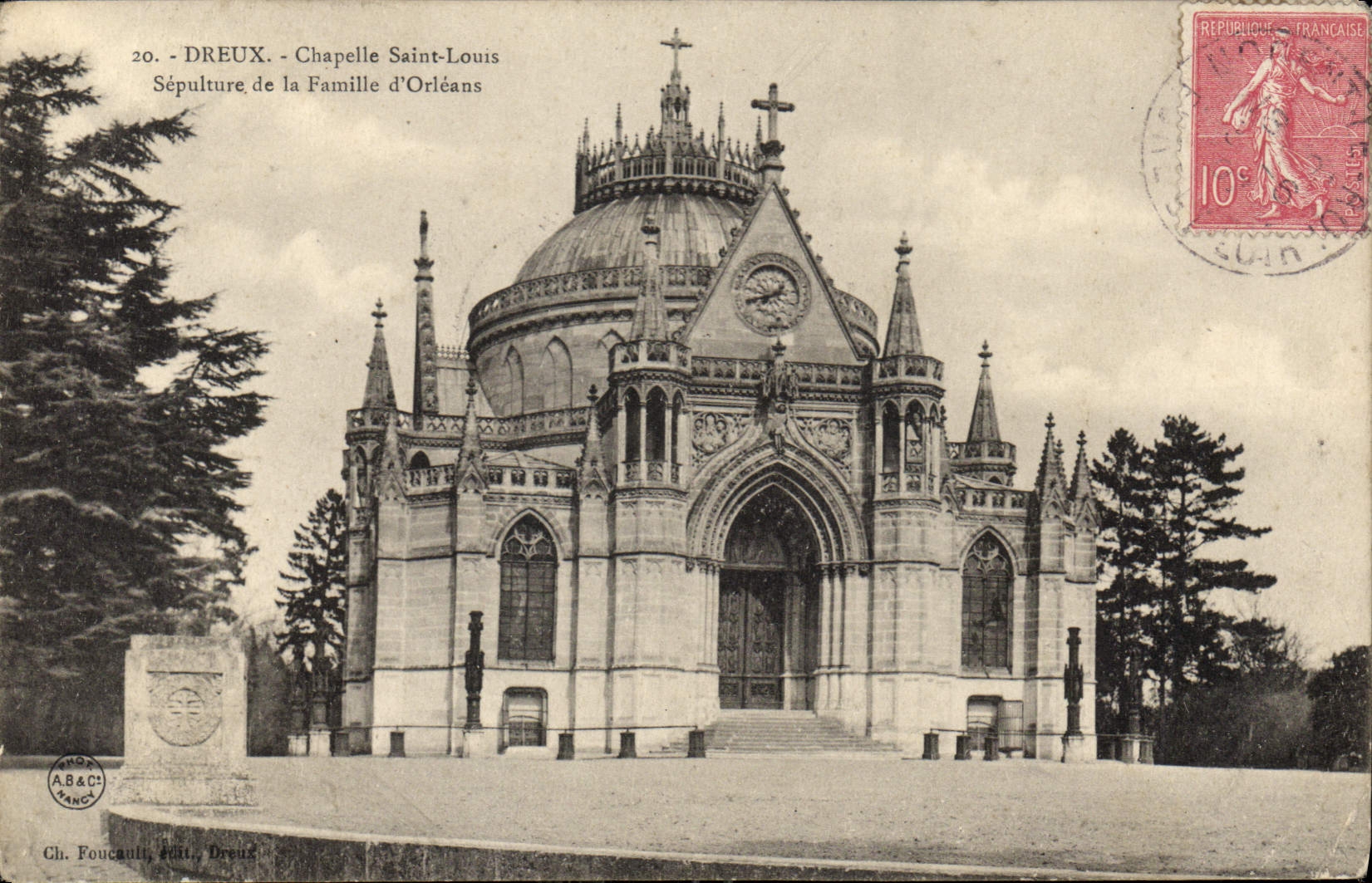 CPA Dreux Chapelle Saint Louis Sepulture de la Famille d'Orleans