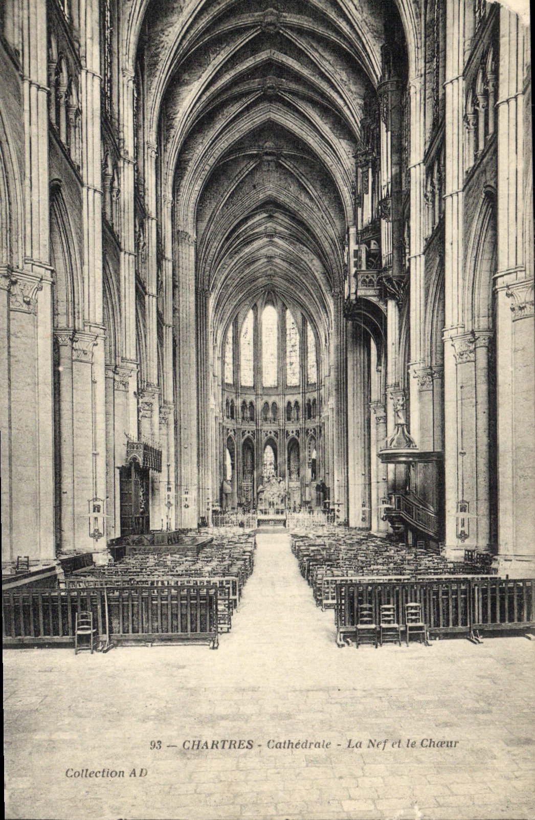 CPA Chartres Cathedrale La Nef et le Choeur 