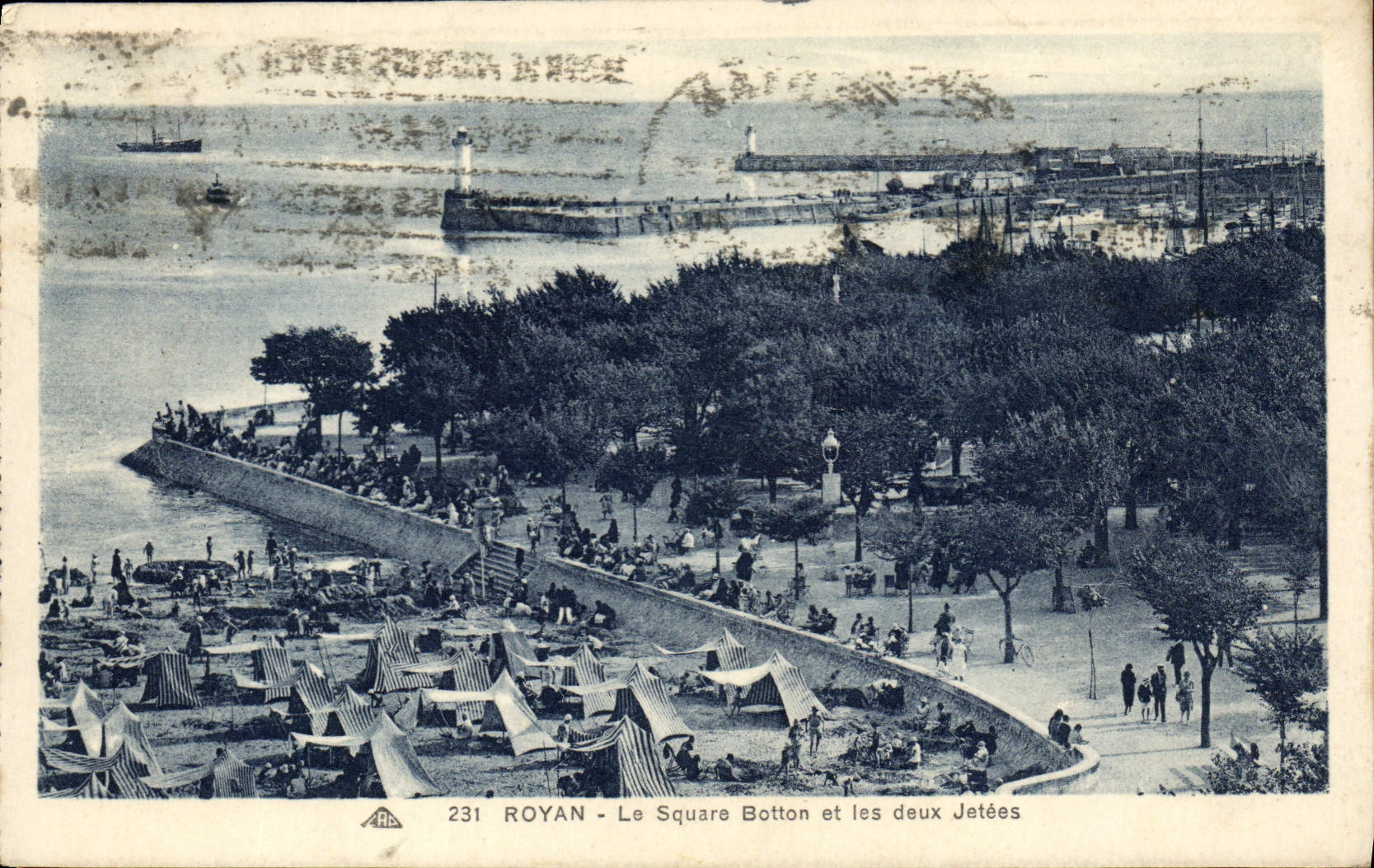 CPA Royan Le Square Botton et les deux Jetees 