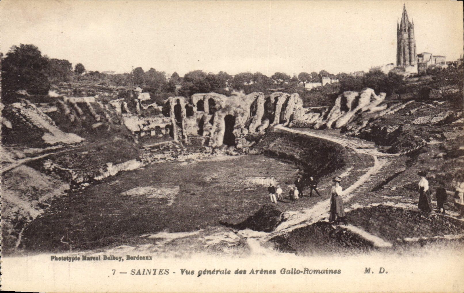 CPA Saintes Vue generale des Arenes Gallo Romaines