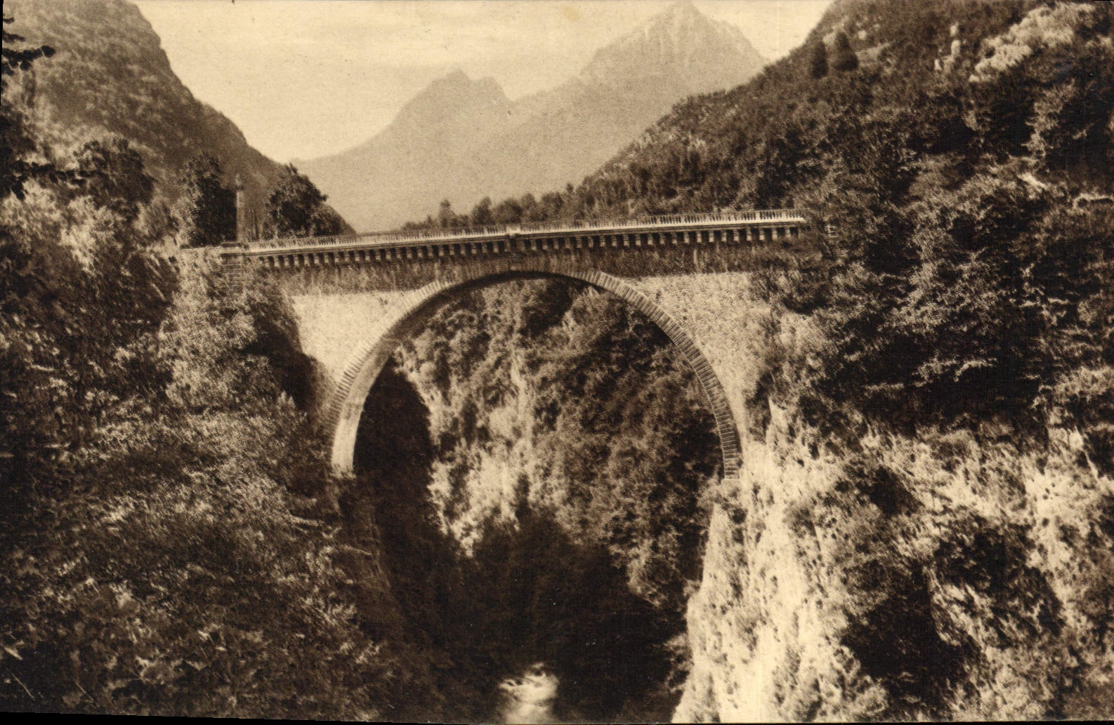 CPA Saint Sauveur Le Pont Napoleon 
