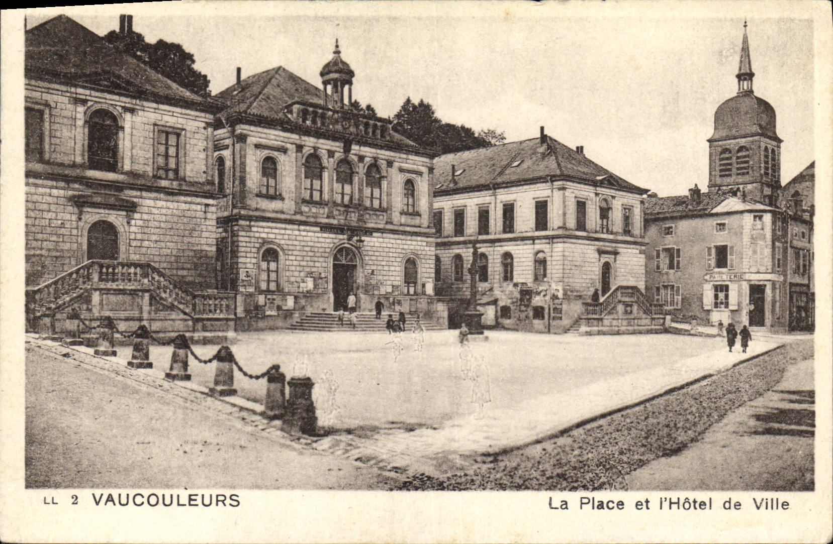 CPA Vaucouleurs La Place et l'Hotel de Ville