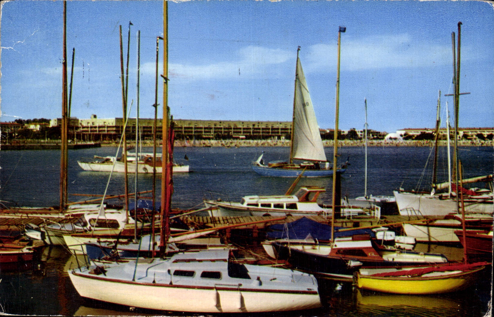 CPM Royan Le Front de Mer vu du Port de Plaisance Bateaux