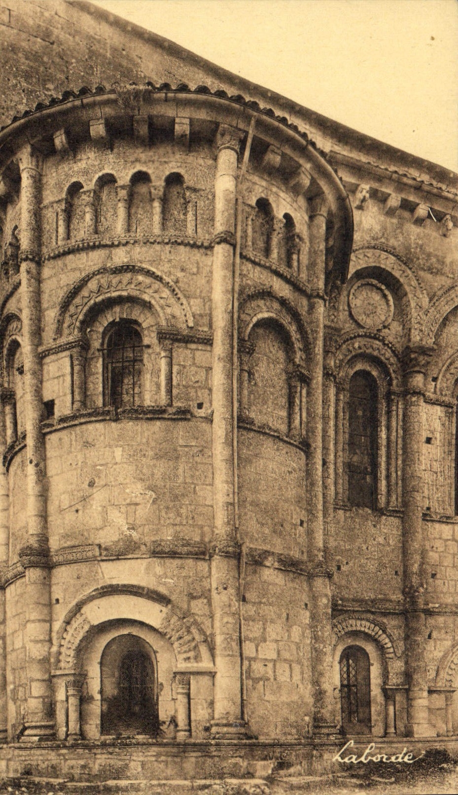 CPA Saintes Absidiole de l'Eglise Saint Eutrope Cote Nord