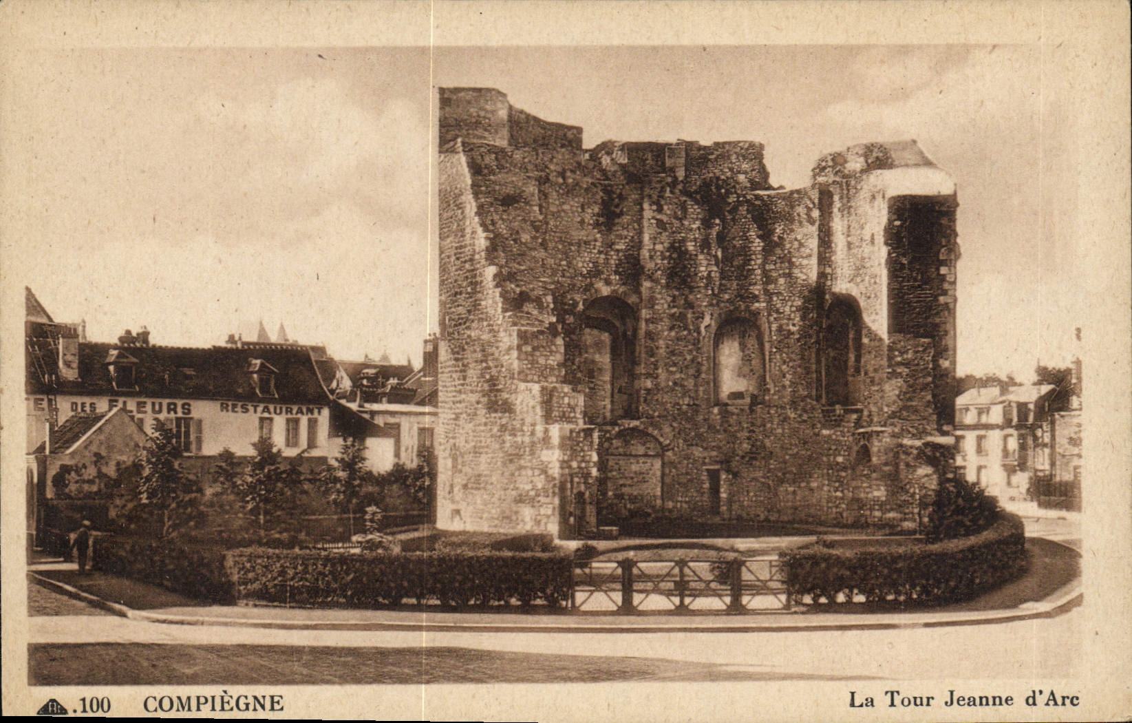 CPA Compiegne La Tour Jeanne d'Arc 