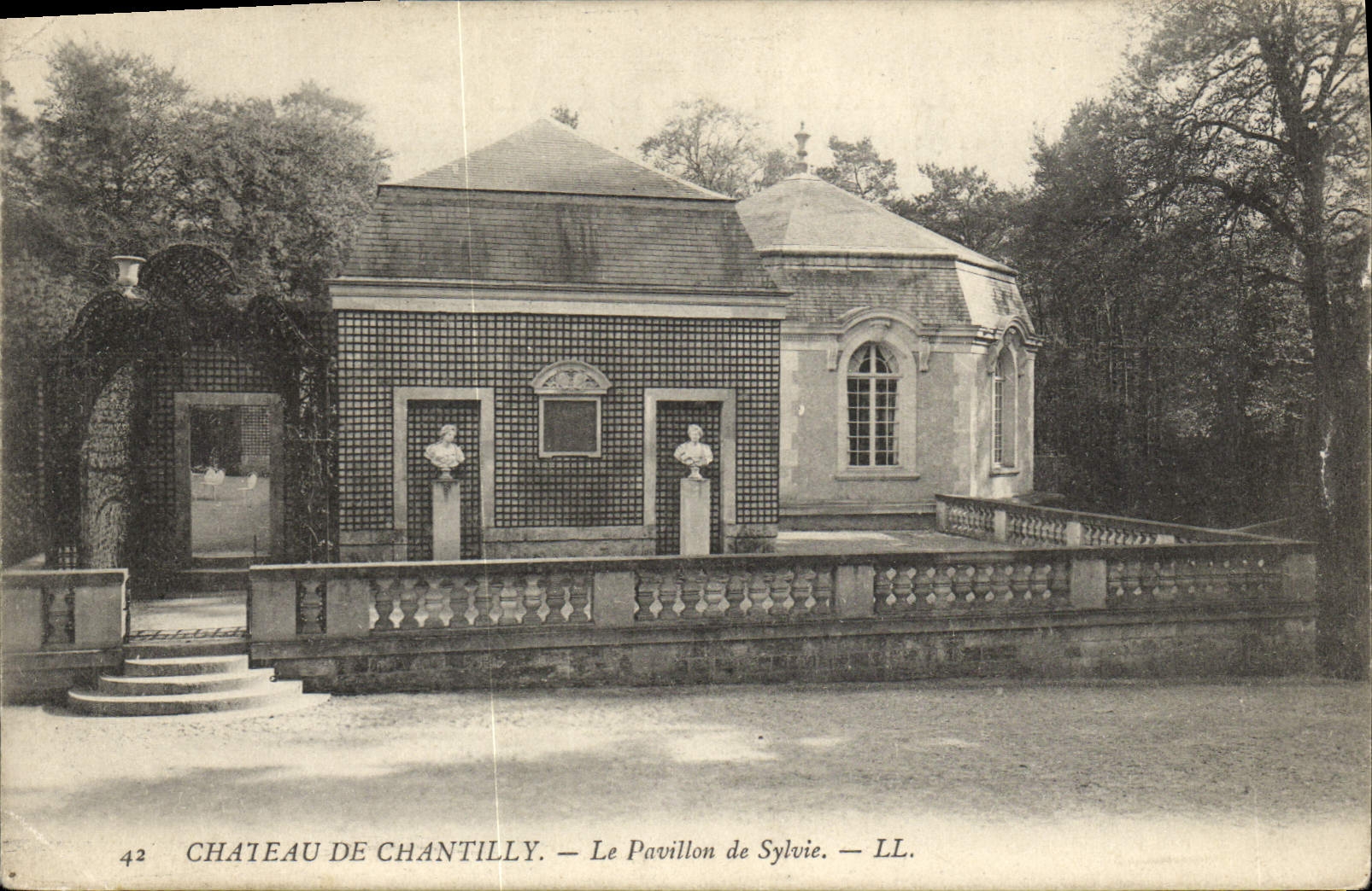 CPA Chateau de Chantilly Le Pavillon de Sylvie 