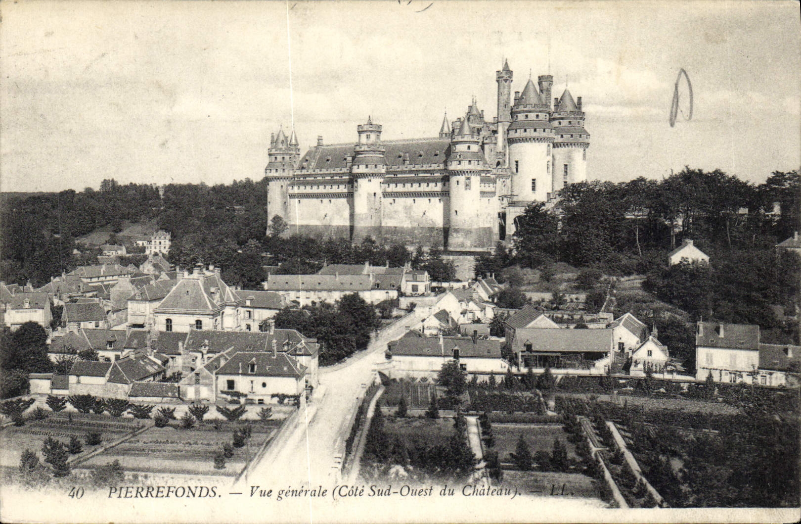 CPA Pierrefonds Vue generale Cote Sud Ouest du Chateau 