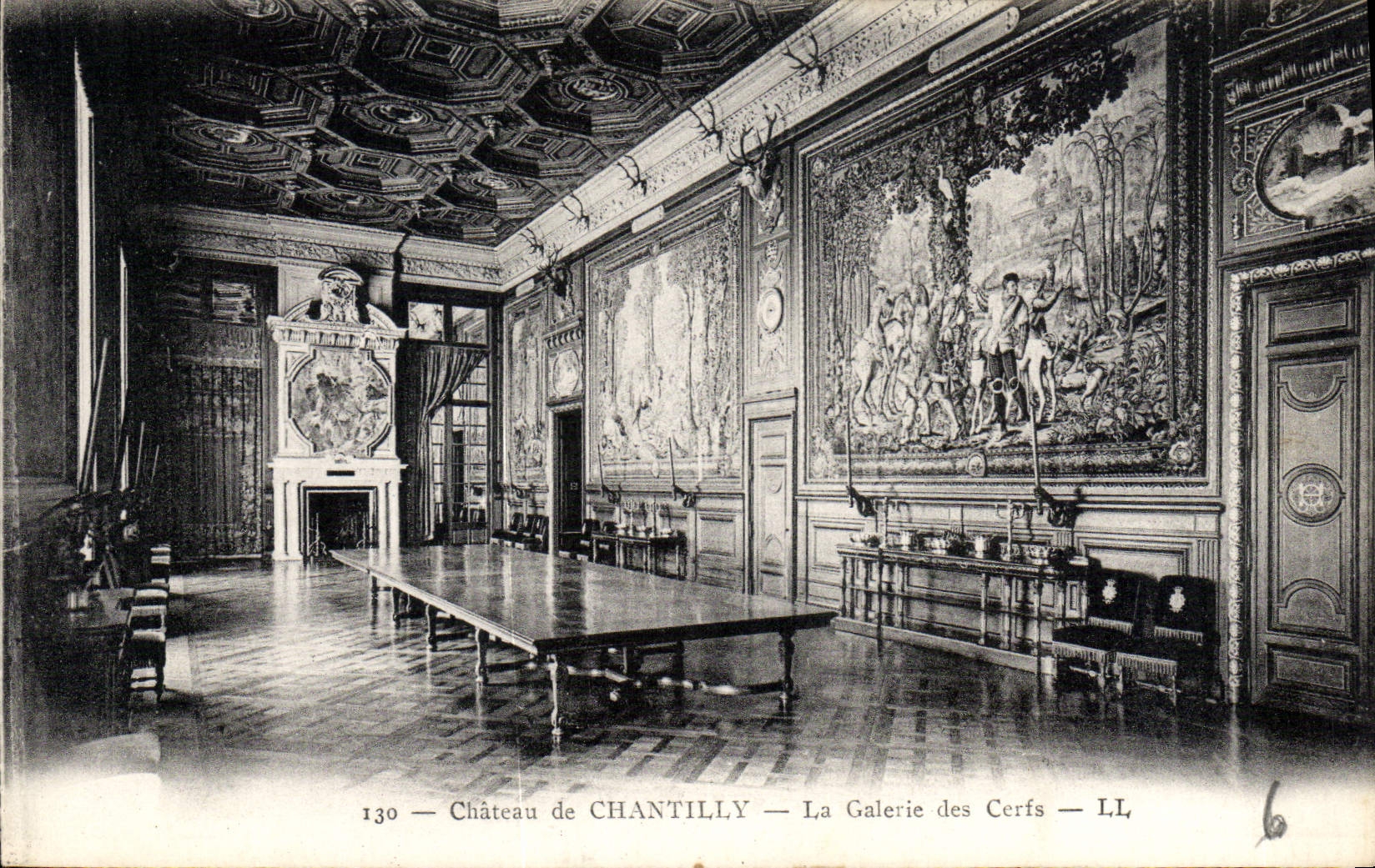 CPA Chateau de Chantilly Les Galerie des Cerfs