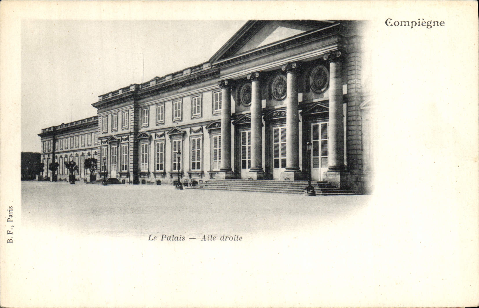CPA Compiegne Le Palais Aile droite 