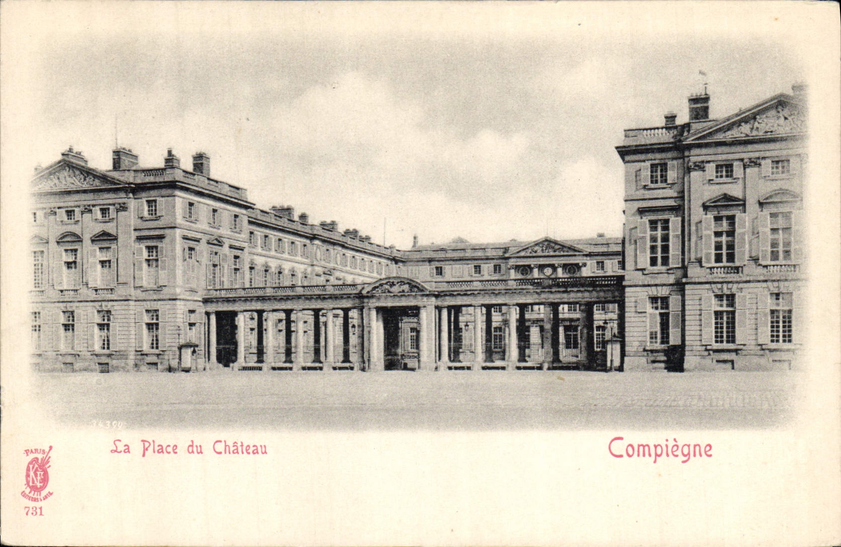 CPA Compiegne La Place du Chateau 