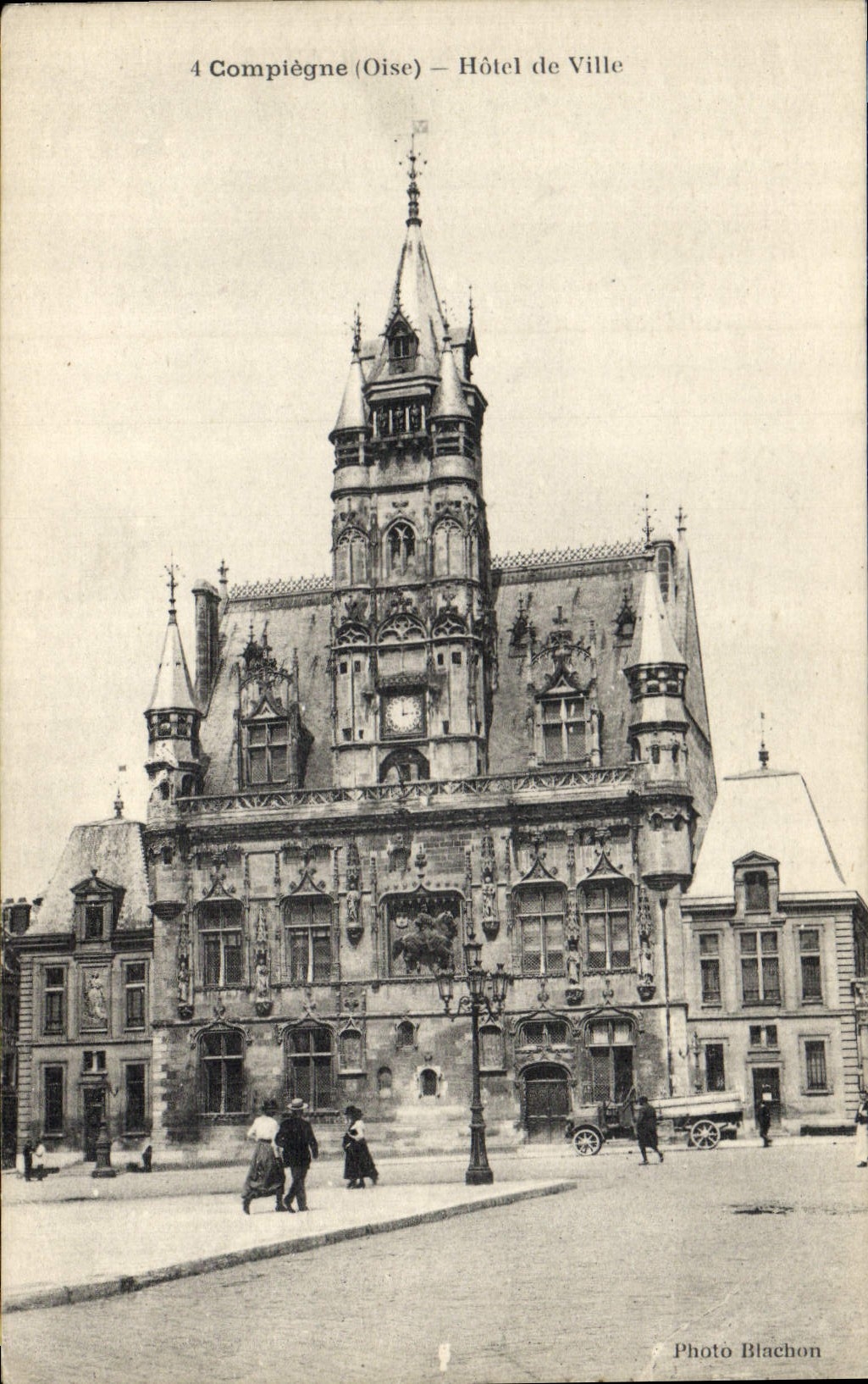 CPA Compiegne Oise Hotel de Ville 
