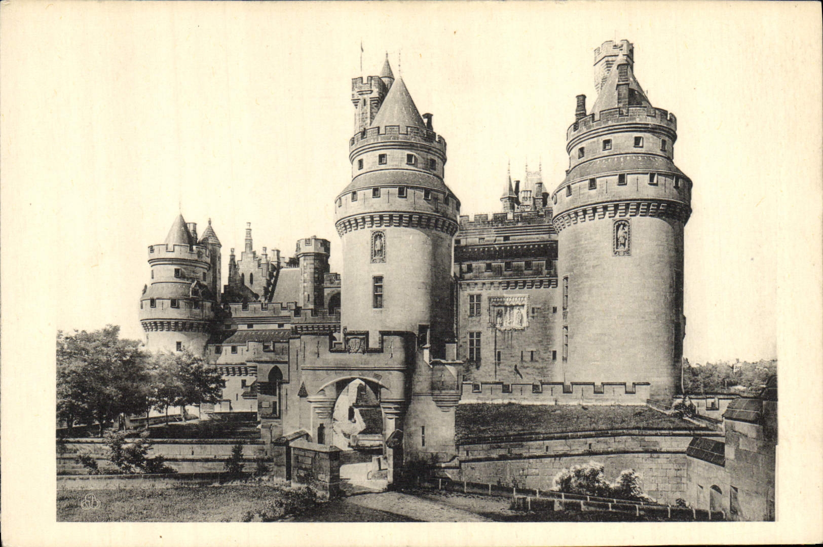 CPA Chateau de Pierrefonds Tours Jules Cesar et Charlemagne