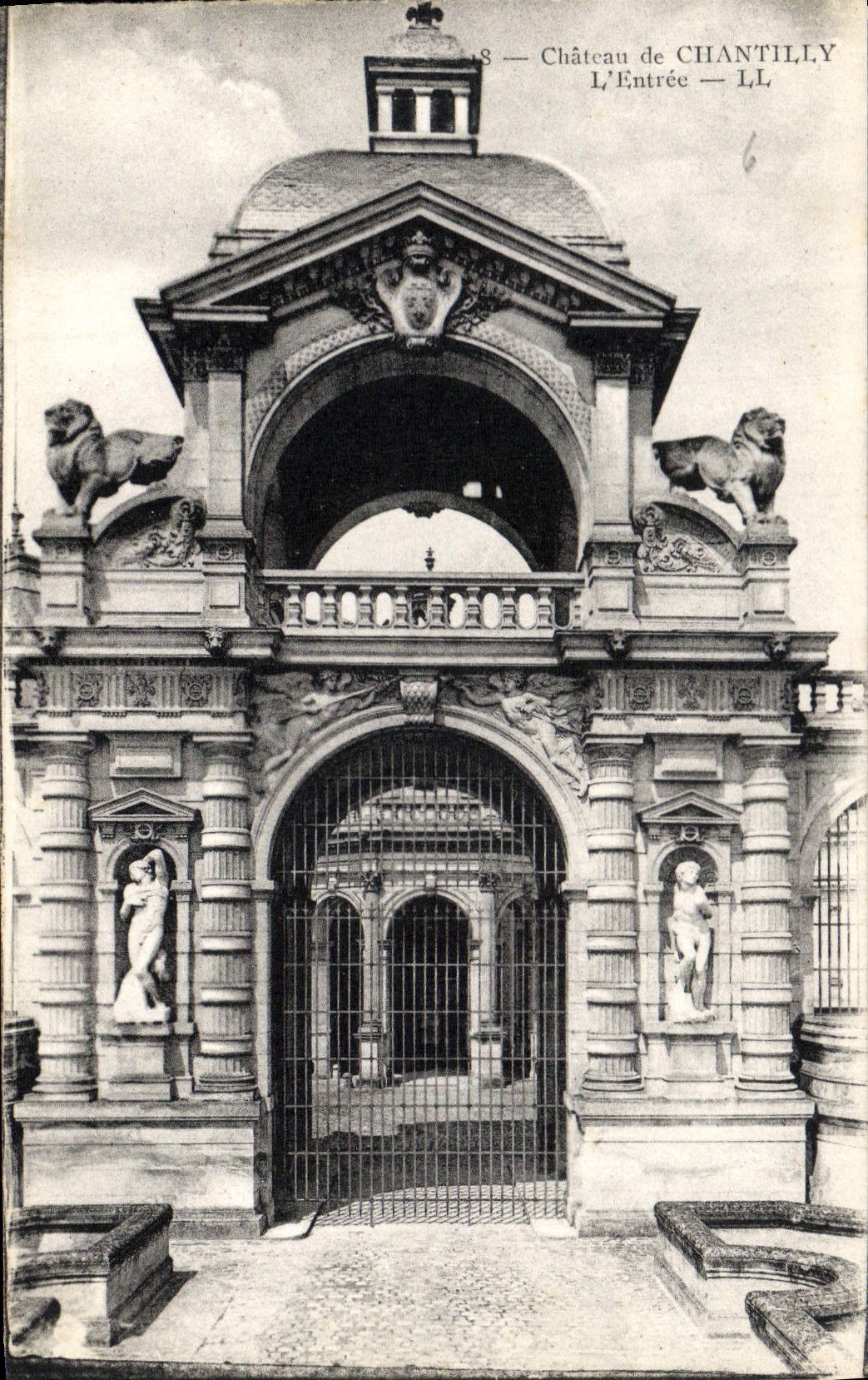 CPA Chateau de Chantilly L'Entree 