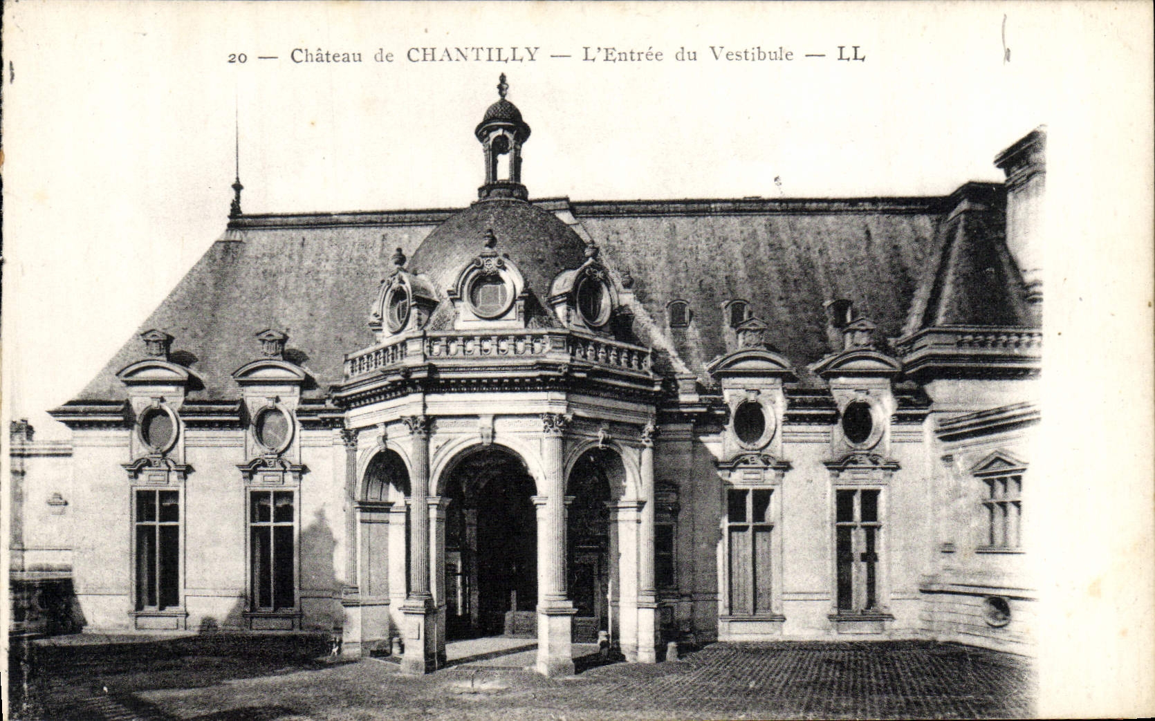 CPA Chateau de Chantilly L'Entree du Vestibule