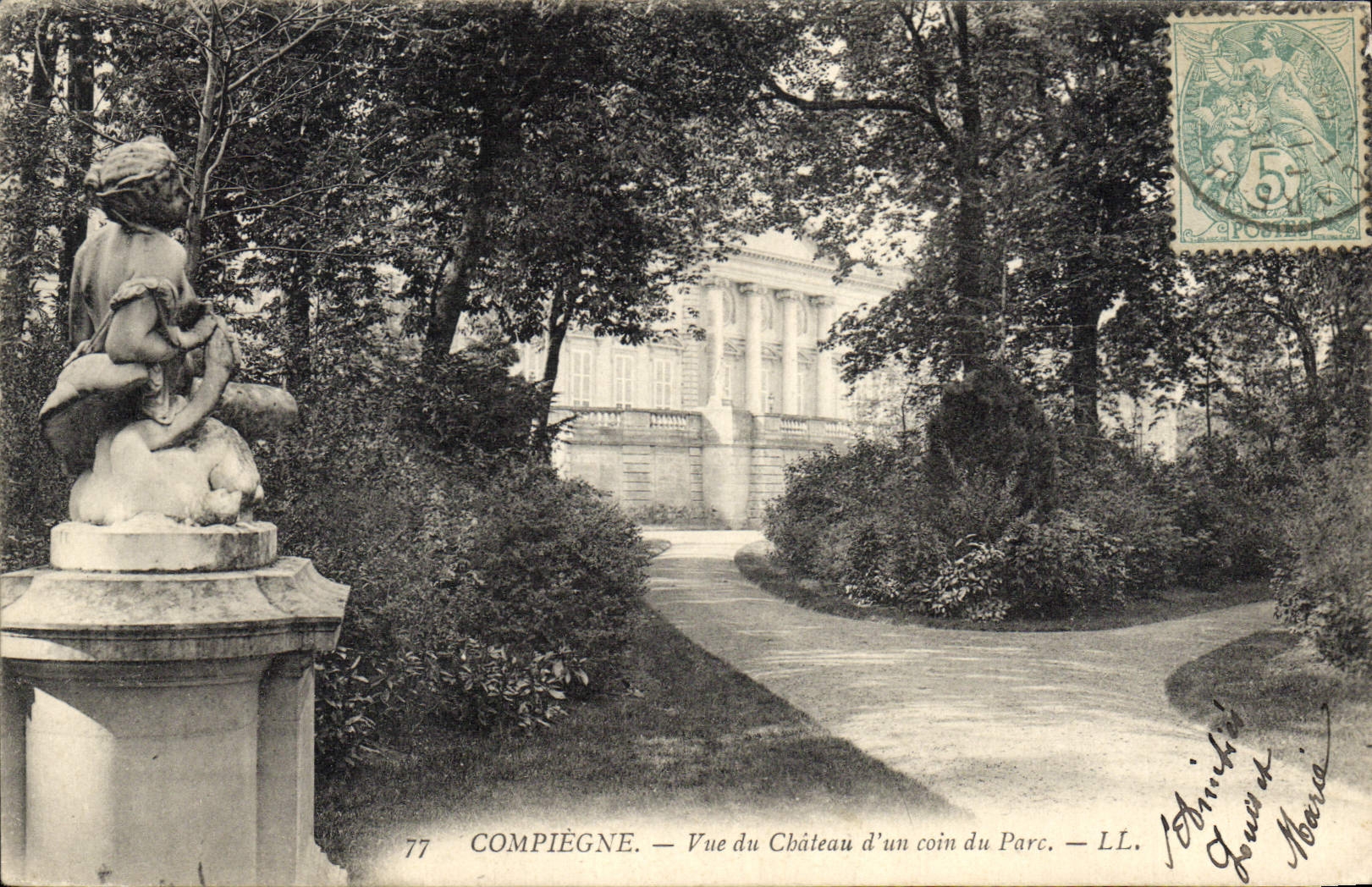 CPA Compiegne Vue du Chateau d'un coin du Parc