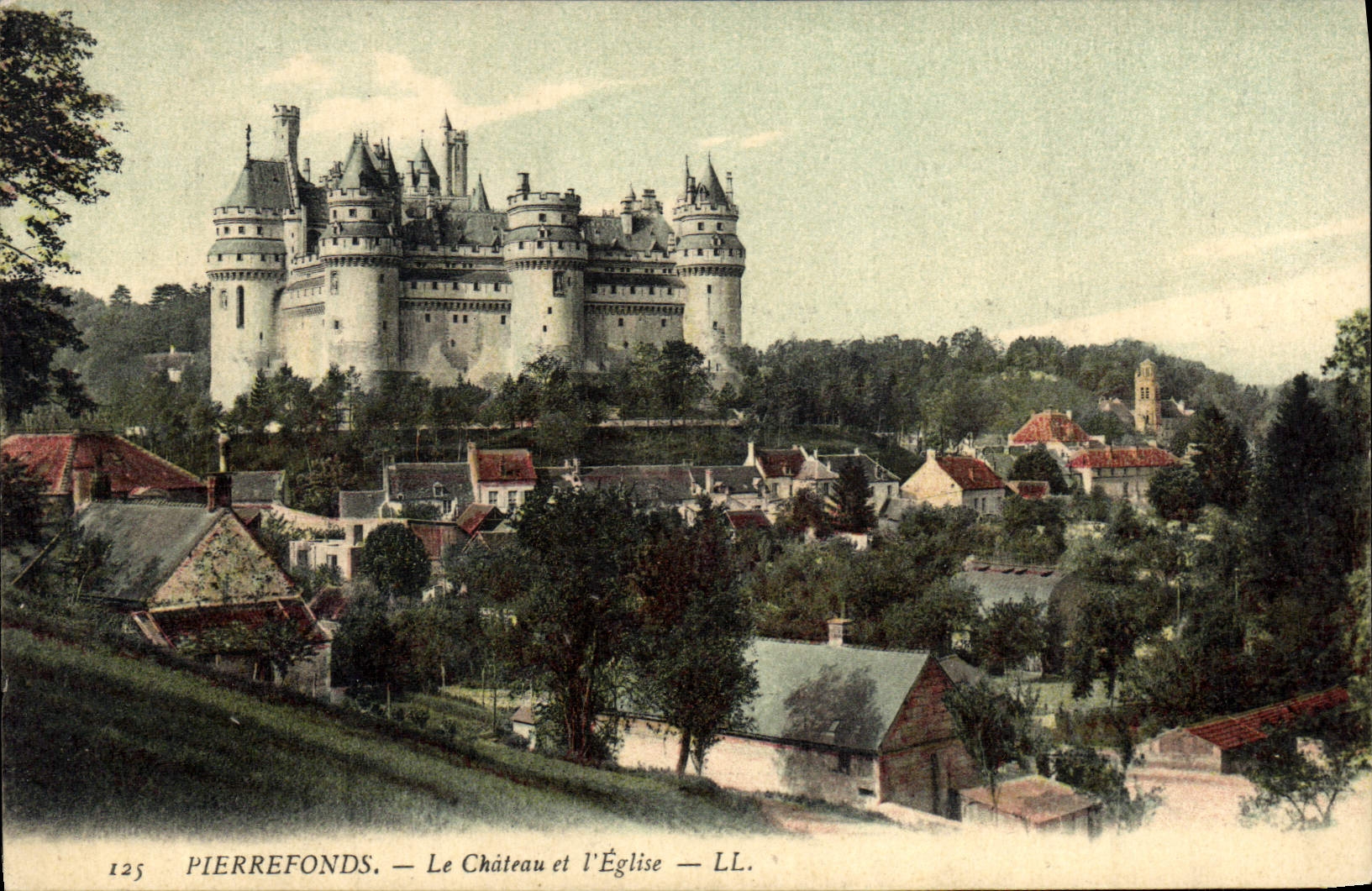 CPA Pierrefonds Le Chateau et l'Eglise