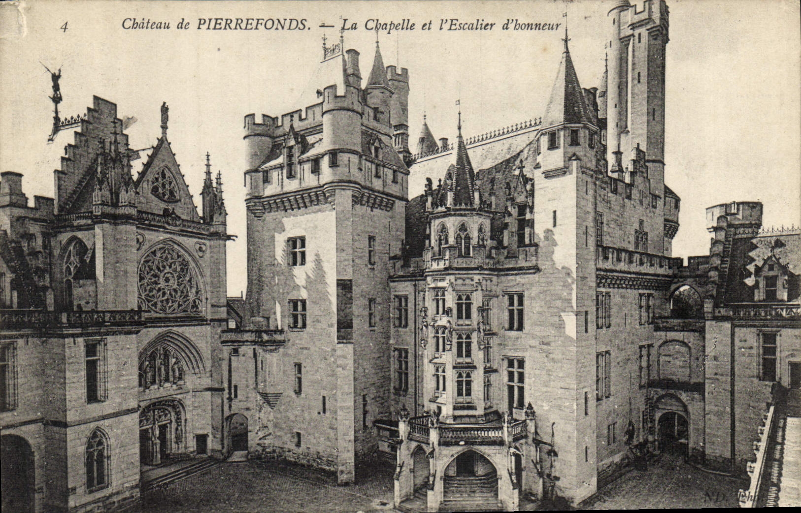 CPA Chateau de Pierrefonds La Chapelle et l'Escalier d'Honneur 