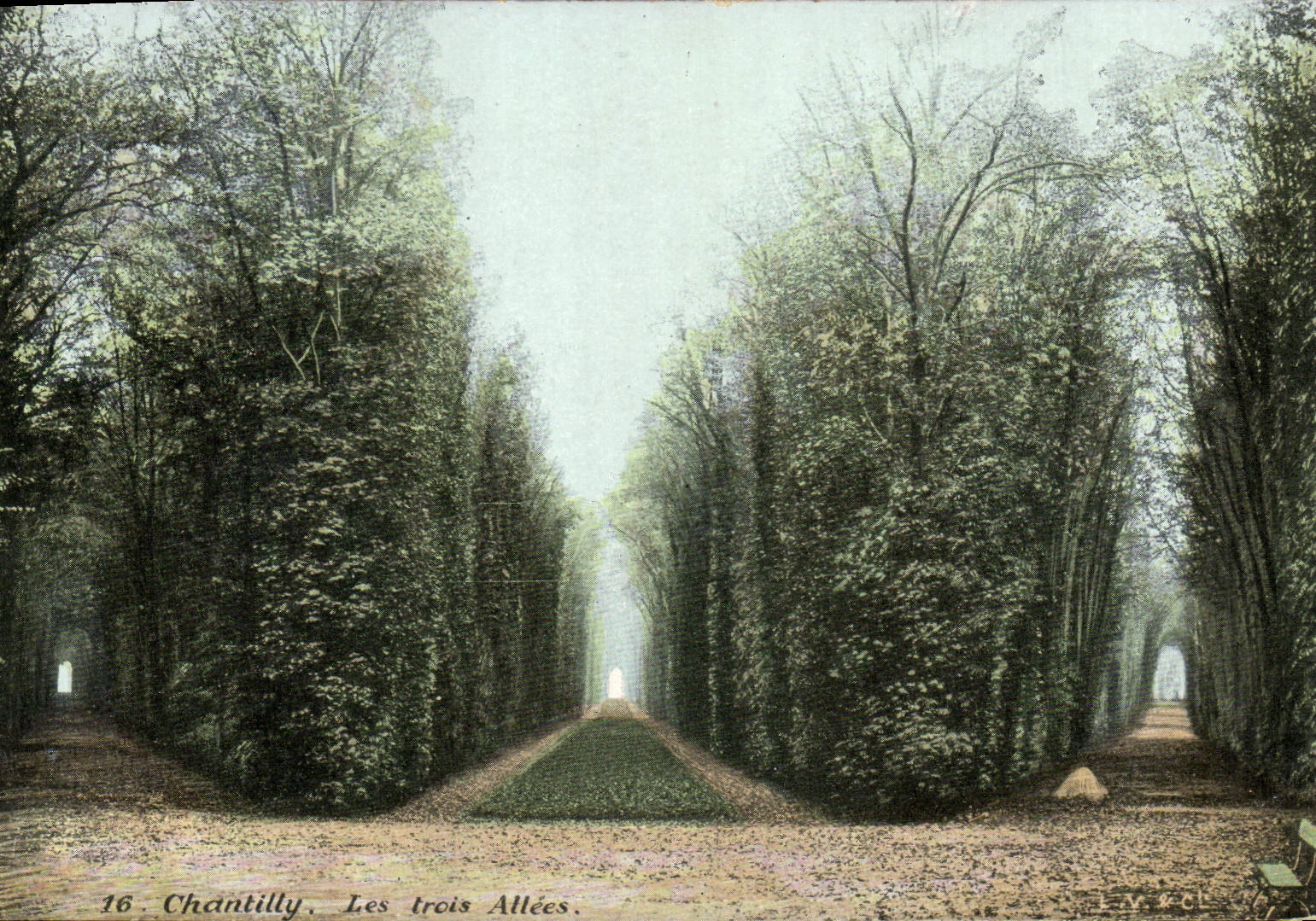 CPA Chantilly Les Trois Allees 