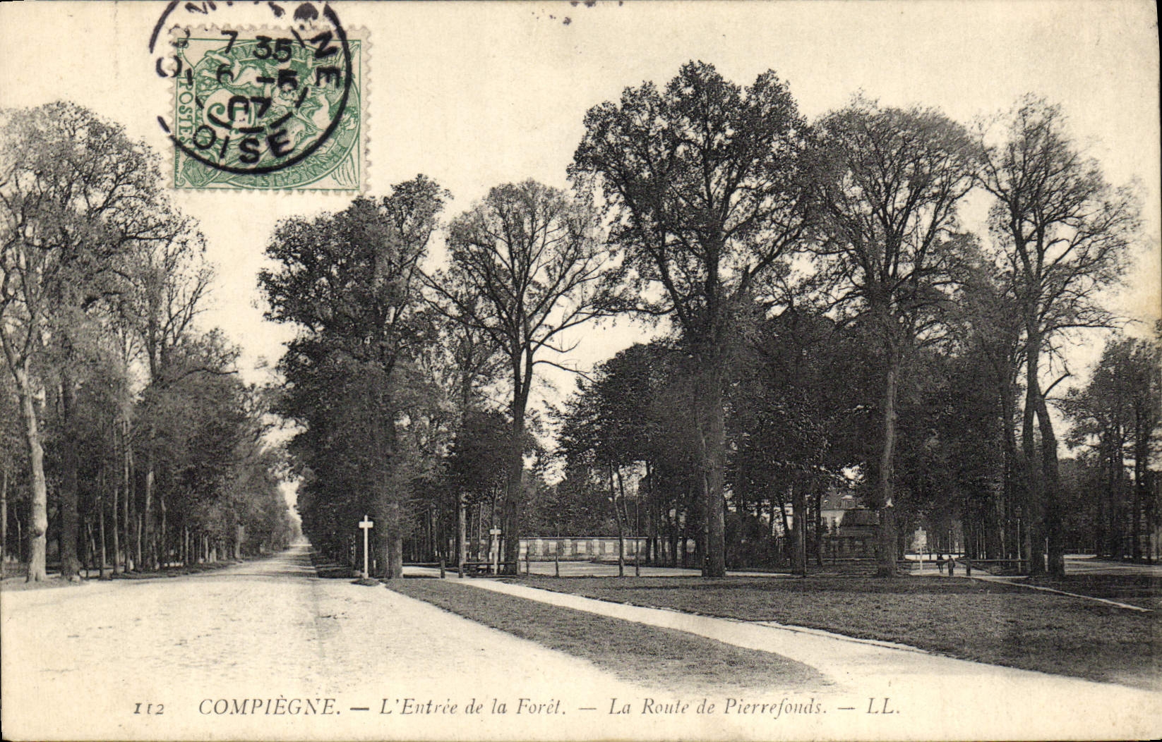 CPA Compiegne L'Entree de la Foret La Route de Pierrefonds