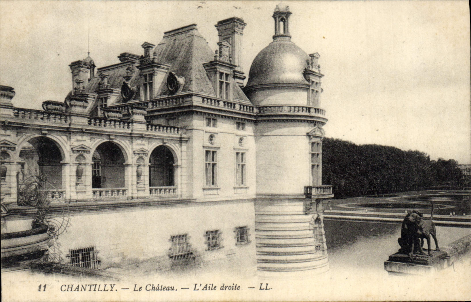 CPA Chantilly Le Chateau L'Aile droite